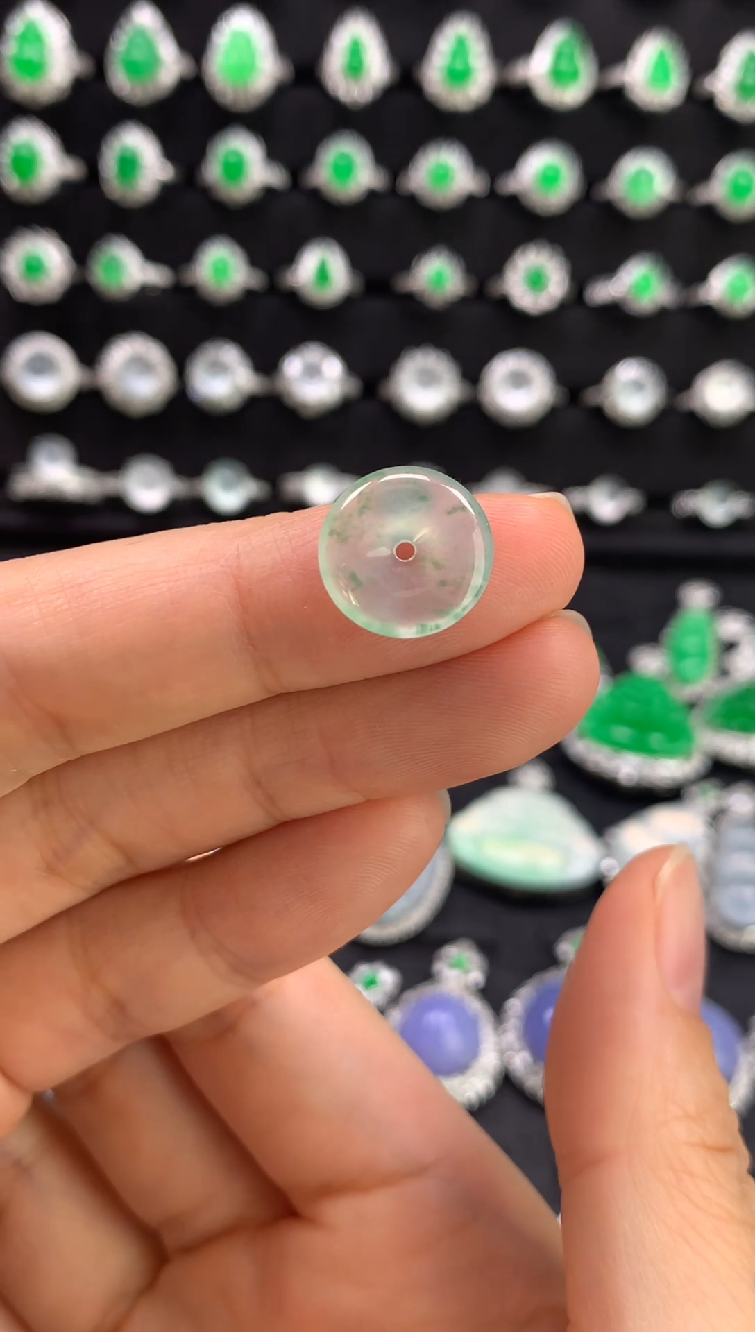 颈饰未镶嵌翡翠柠**妈裸石