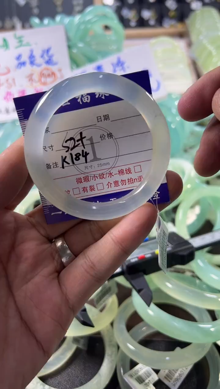 未镶嵌蛇纹石玉手镯1