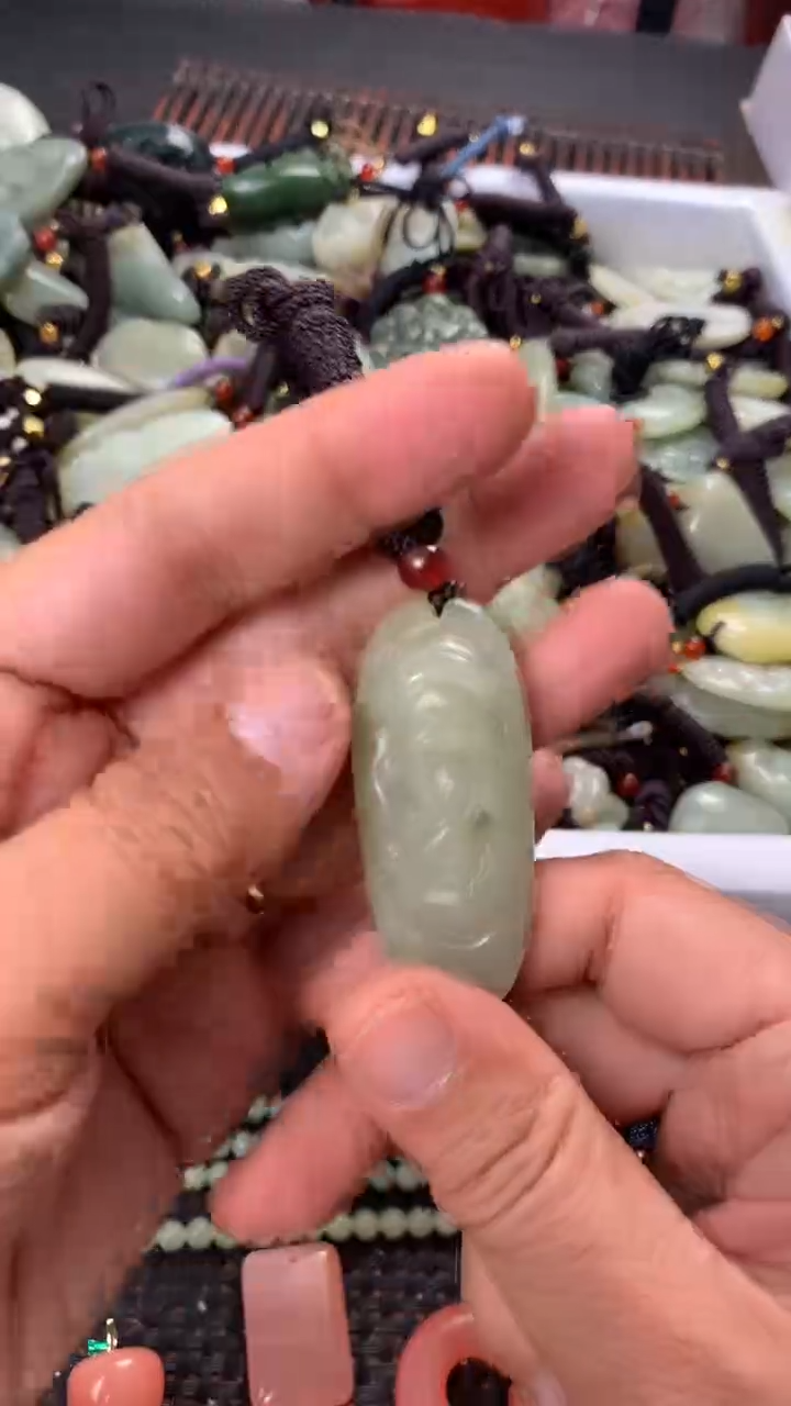 【闪购商品】和田玉颈饰未镶嵌多样性发货没有证书拍一发一有瑕