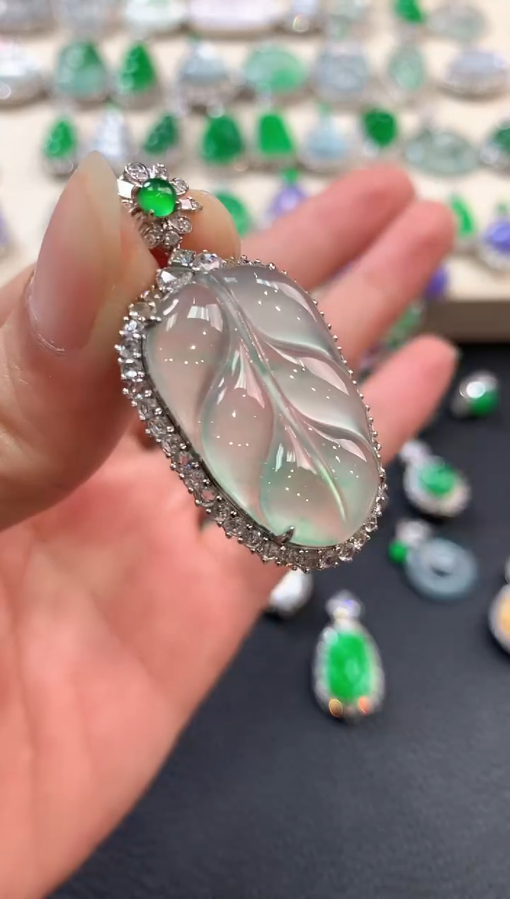 【闪购商品】翡翠吊坠(不含链)18K金镶嵌n40     