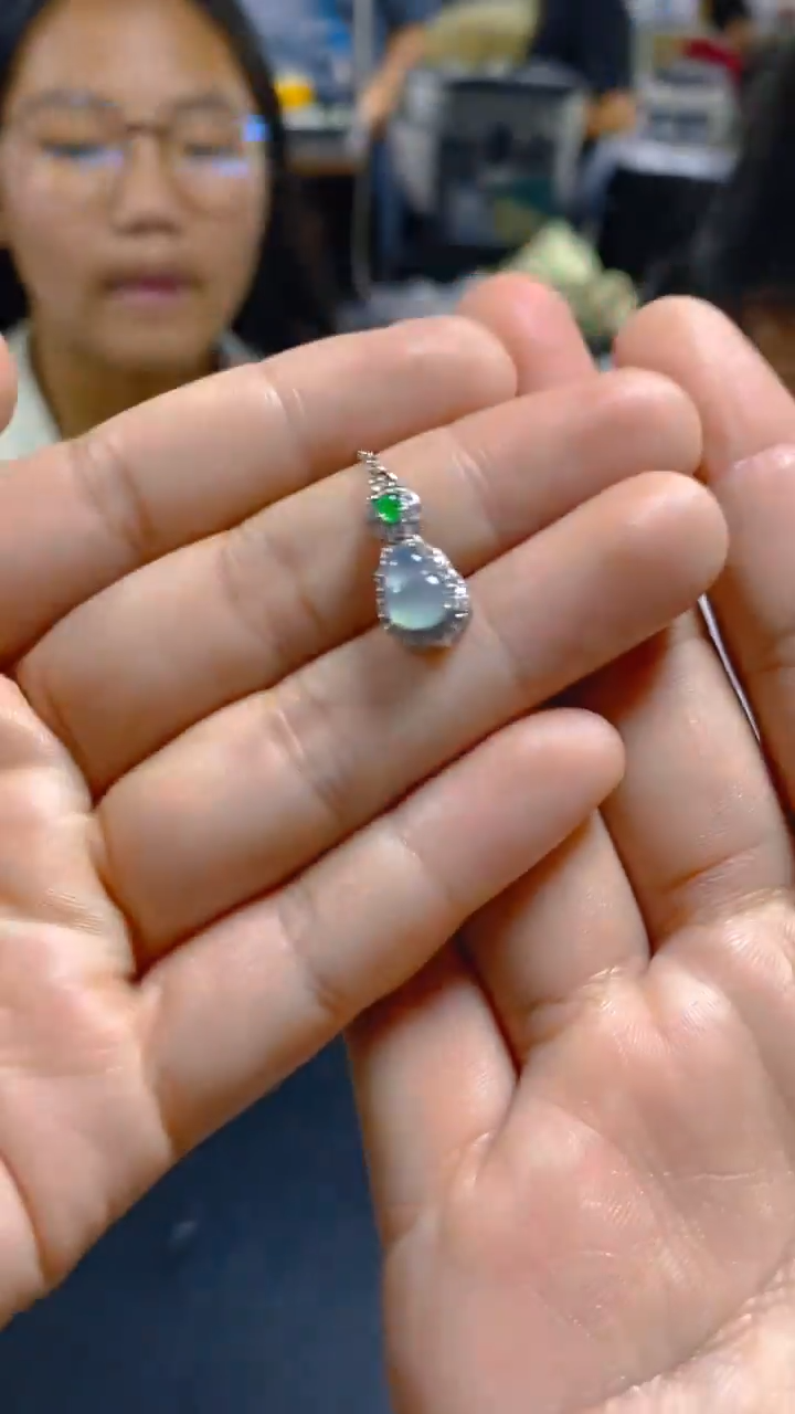 【闪购商品】翡翠吊坠(赠链)未镶嵌0078846164多样性发一