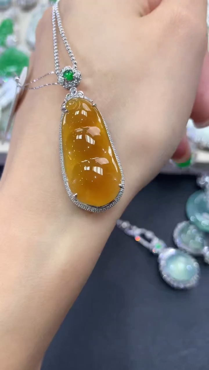 【闪购商品】翡翠吊坠(不含链)18K金镶嵌q65           