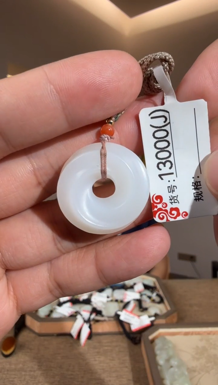 颈饰未镶嵌和田玉J