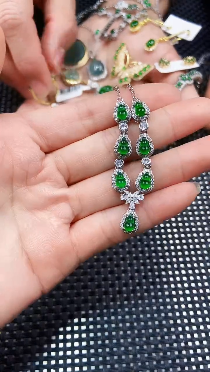 【闪购商品】翡翠颈饰未镶嵌11111111