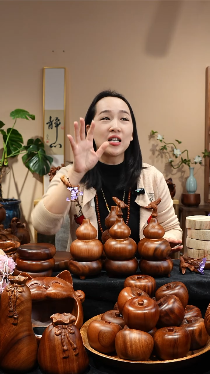 香樟木小号三足蹲（微瑕）