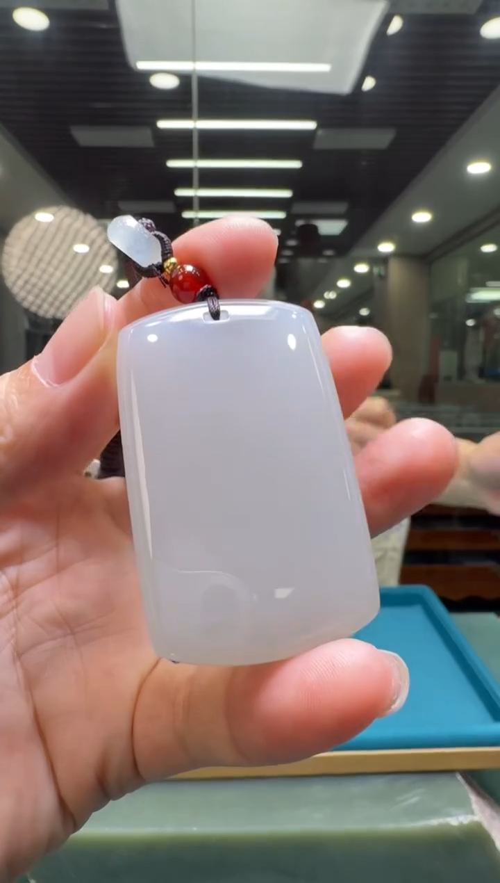 颈饰未镶嵌和田玉烟紫无事牌配绳 