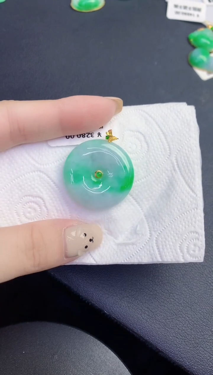 颈饰18K金镶嵌翡翠缅甸天然翡翠A货