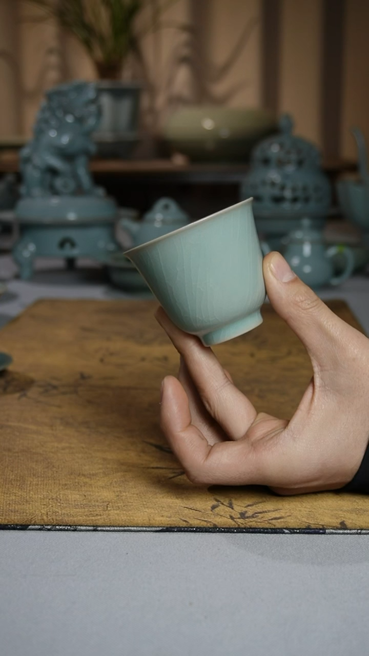 瓷铃铛杯·······