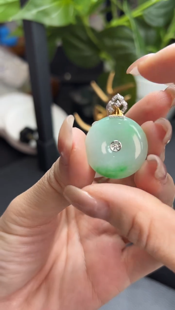 【闪购商品】翡翠颈饰18K金镶嵌平安扣