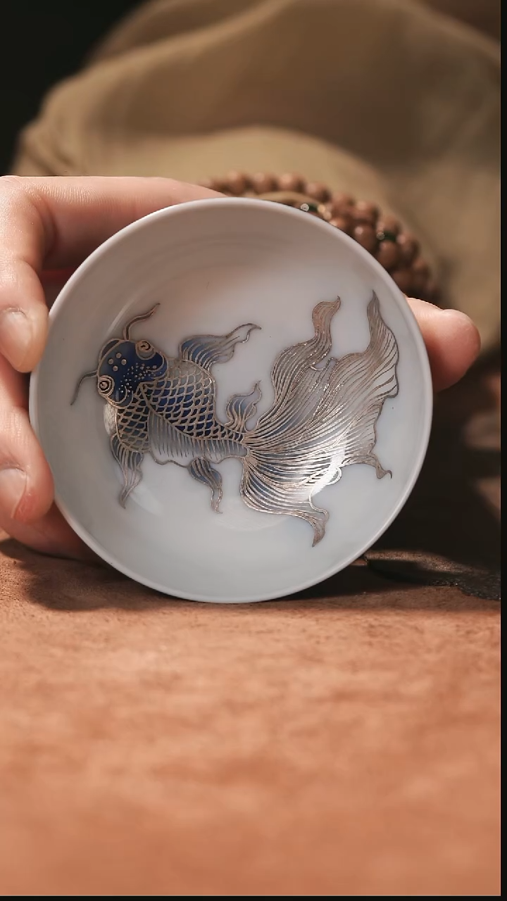 金鱼內绘杯       