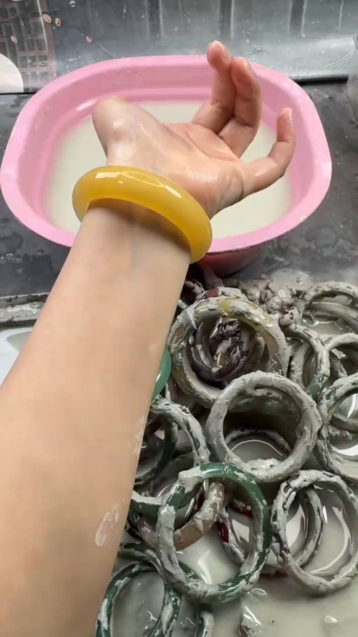 【闪购商品】石英质玉手镯未镶嵌42