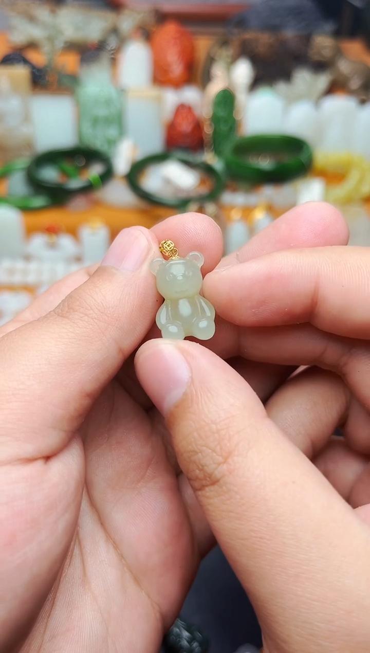 【闪购商品】和田玉颈饰18K金镶嵌小熊01