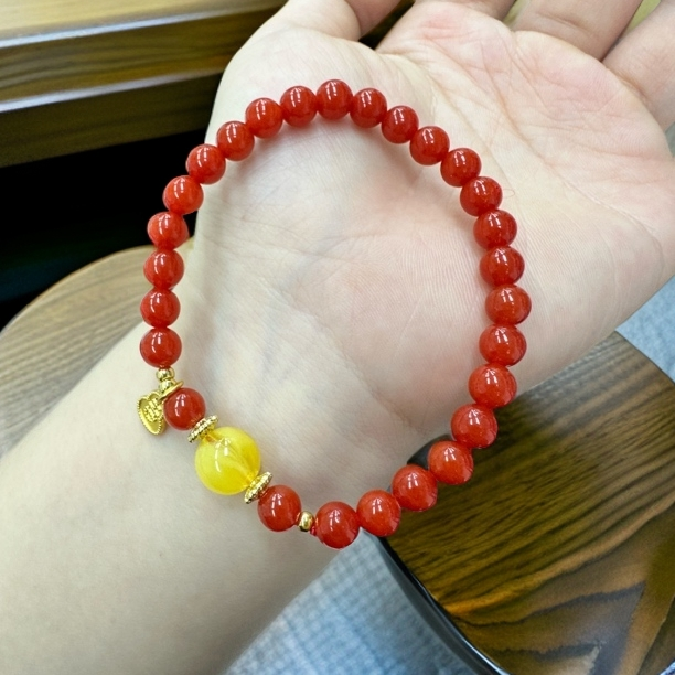 设计款卡6毫米南红手串