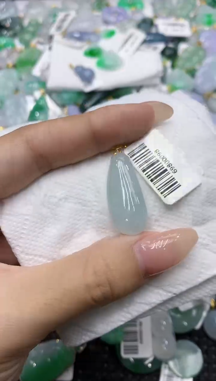 颈饰18K金镶嵌翡翠111111111111