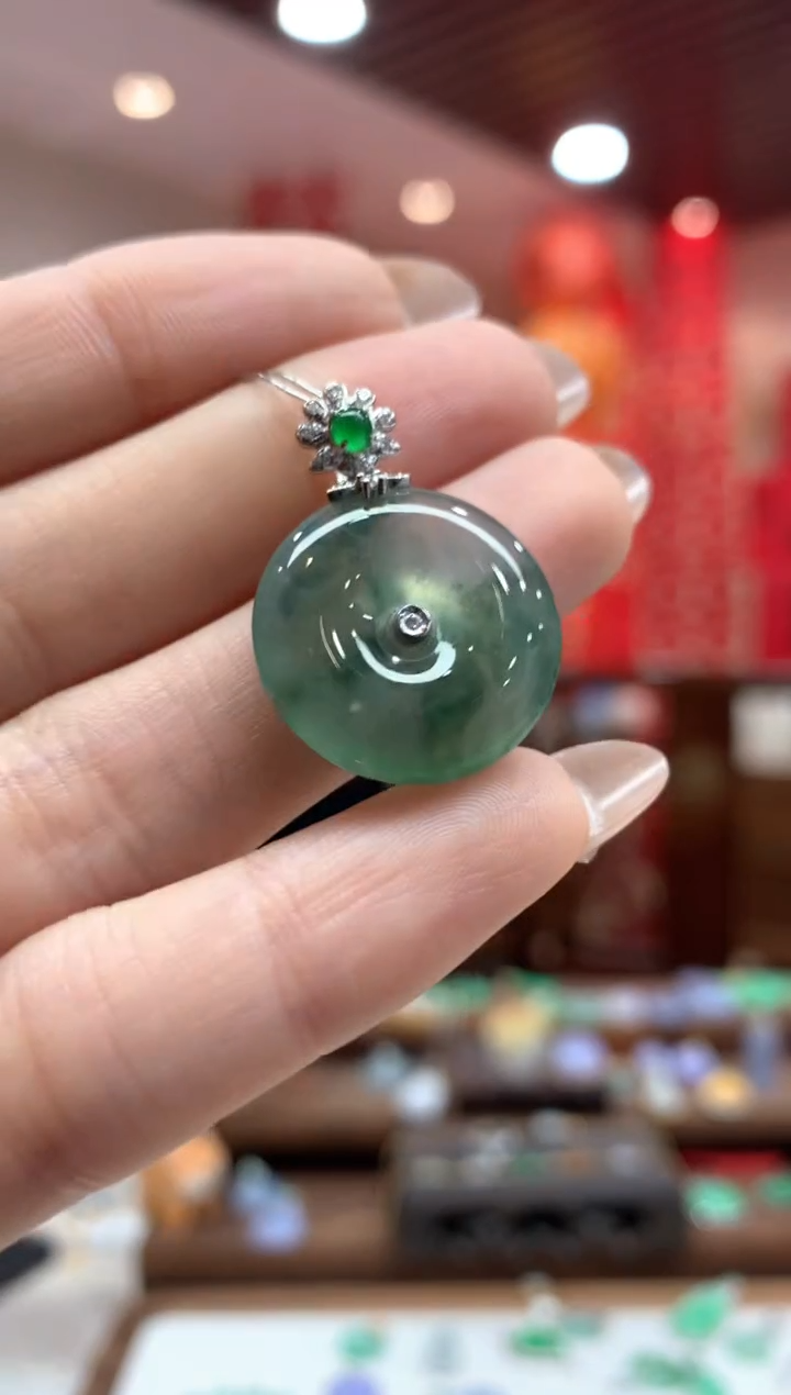 【闪购商品】翡翠吊坠(不含链)18K金镶嵌平安扣