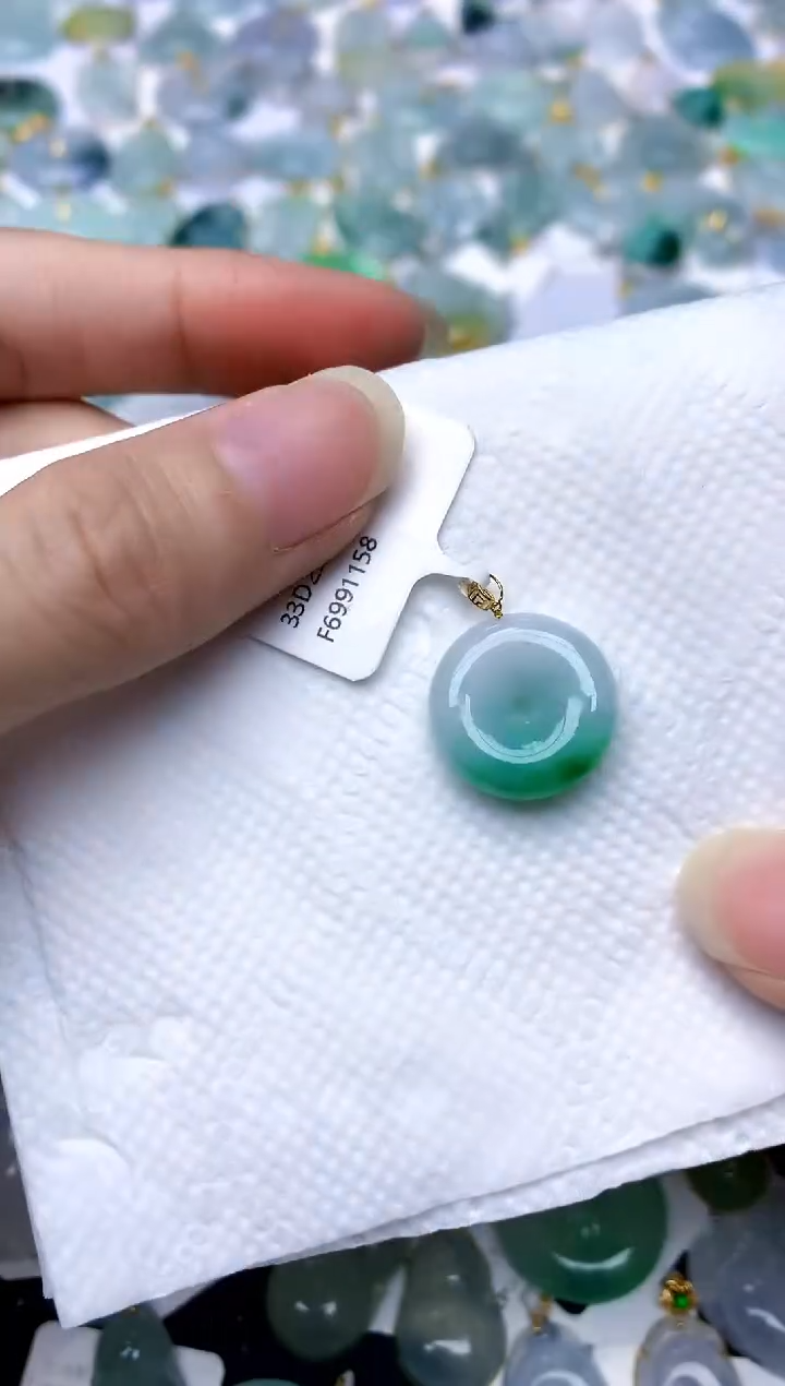 颈饰18K金镶嵌翡翠天然A货翡翠