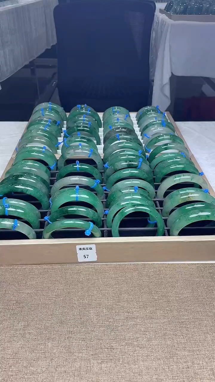 【闪购商品】石英质玉手镯未镶嵌非洲翠手镯