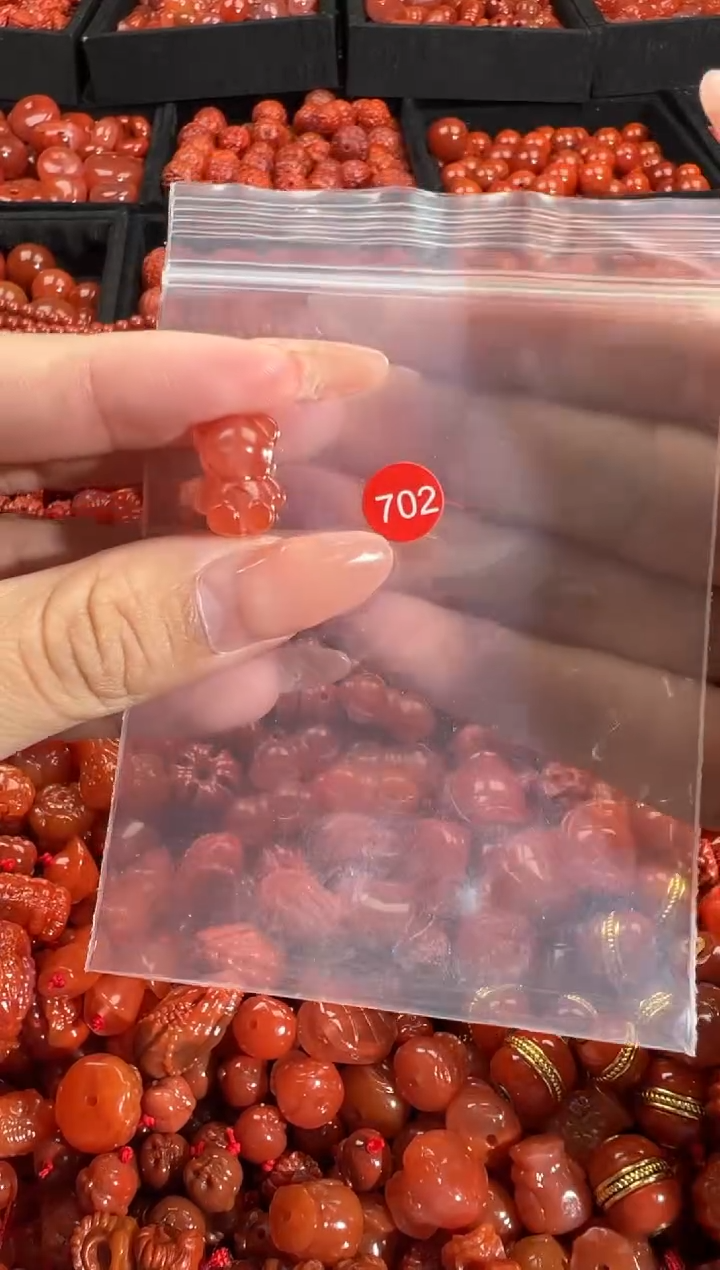 南红玛瑙未镶嵌颈饰1