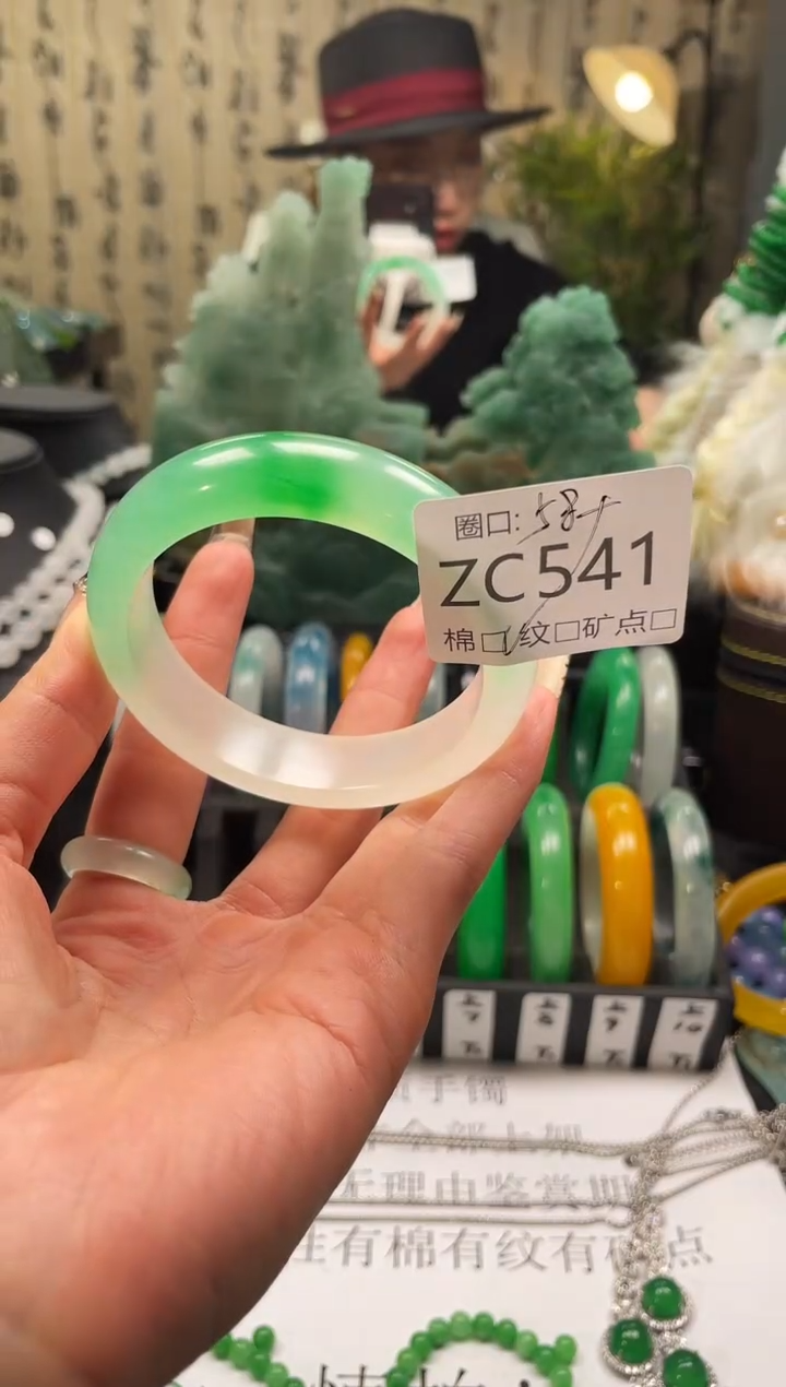 M***王静宝石英岩手镯ZC541