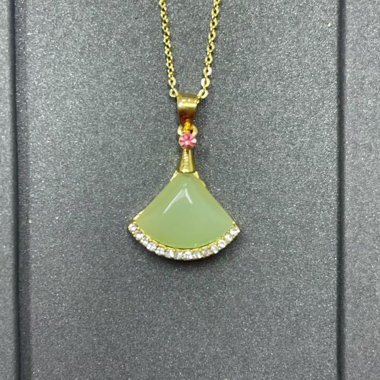 宝阁甄选绿裙子吊坠不带链子621