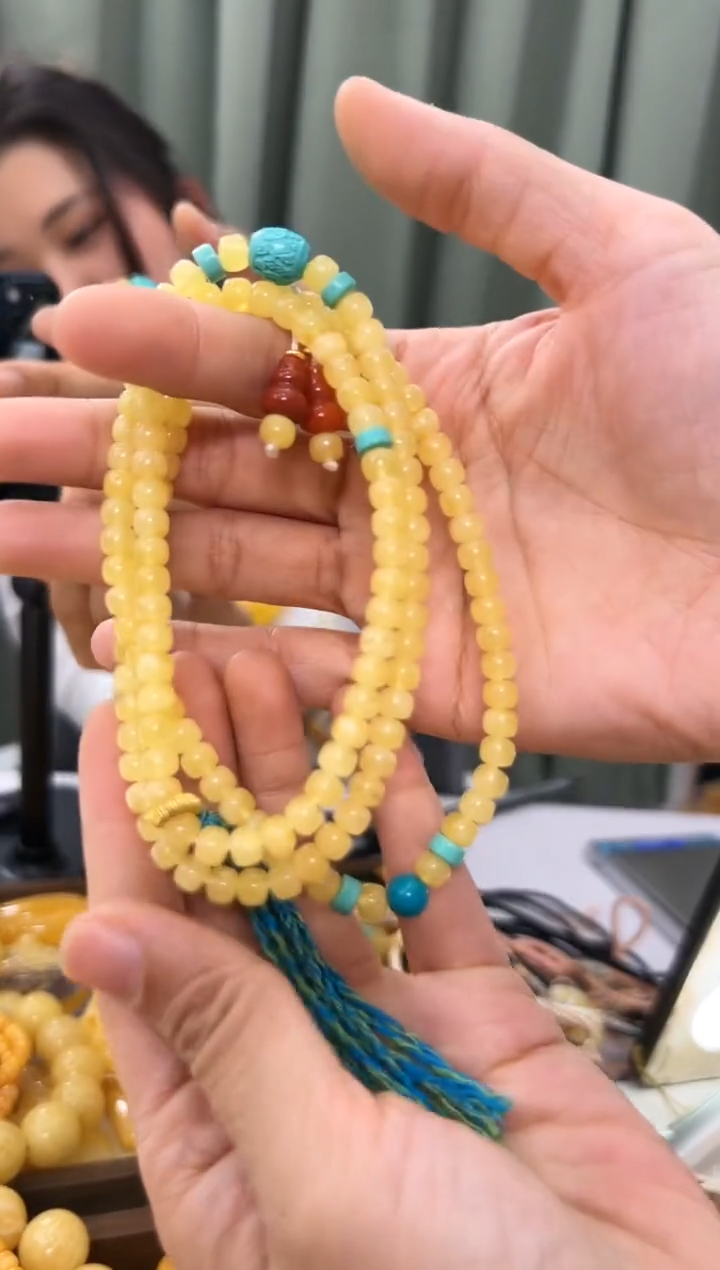 【闪购商品】琥珀裸石未镶嵌蜜蜡项链多样性发其中一个