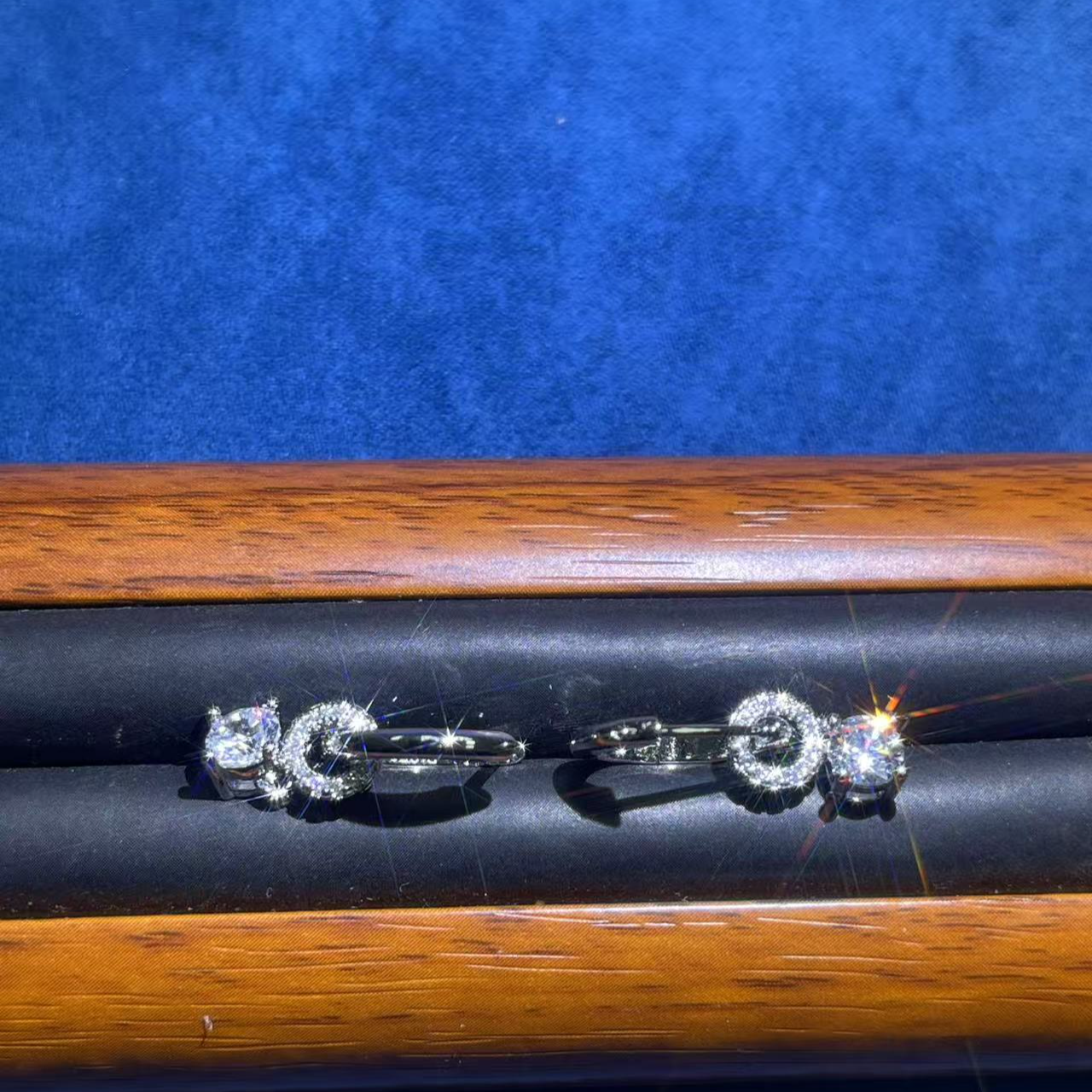 s9461白色流苏四爪耳扣多样性发货