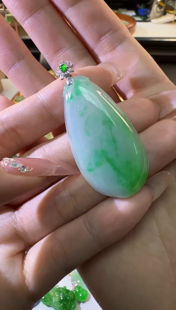 【闪购商品】翡翠颈饰18K金镶嵌缅甸翡翠A货吊坠