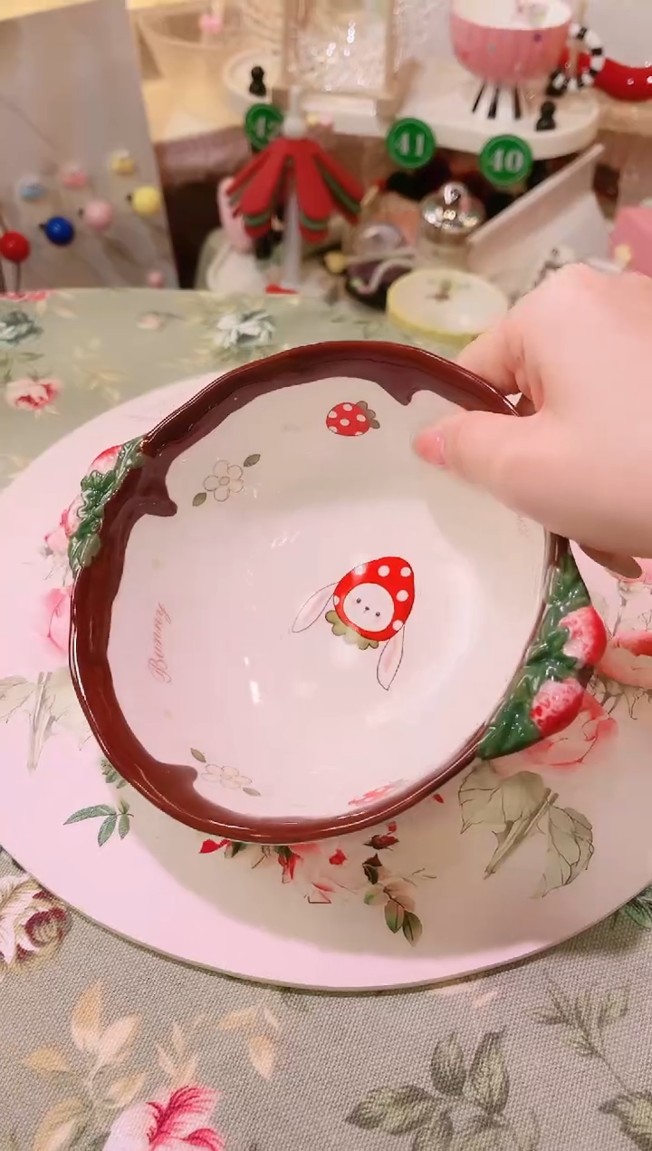 【闪购商品】摆件草莓兔碗品质好，发货快，放心拍