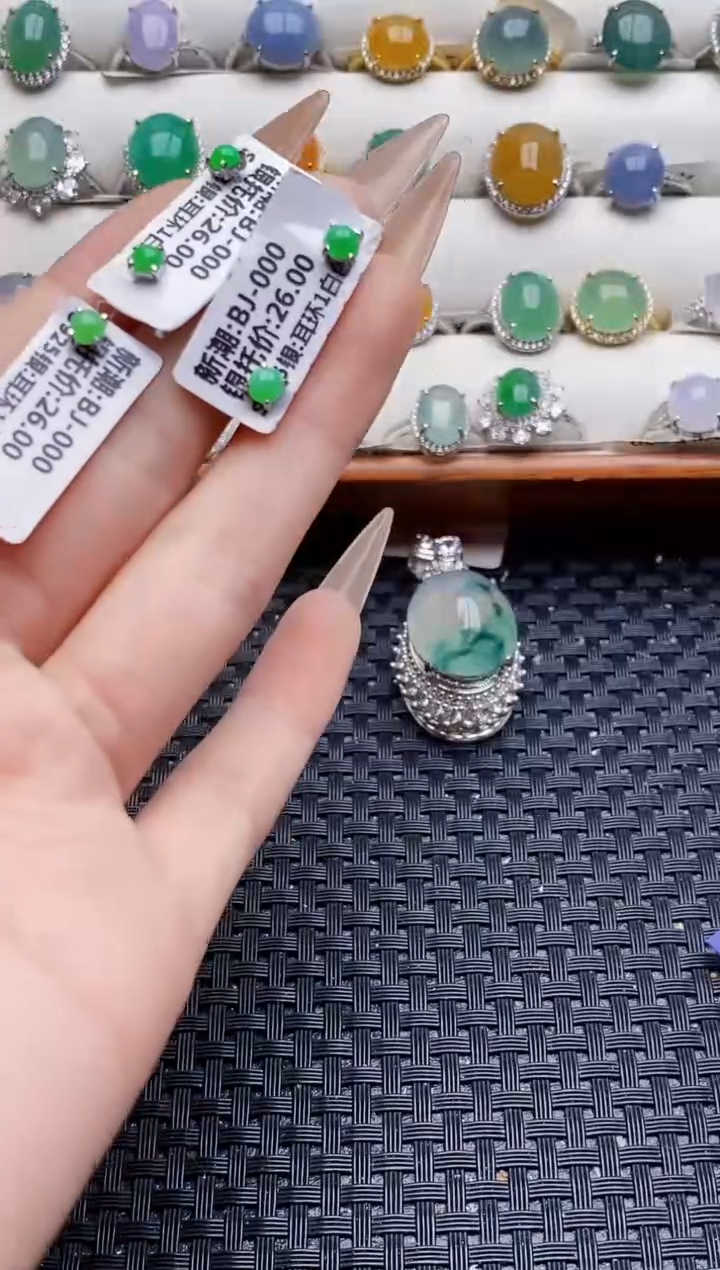 银S925镶嵌戒指翡翠➳****?2104
