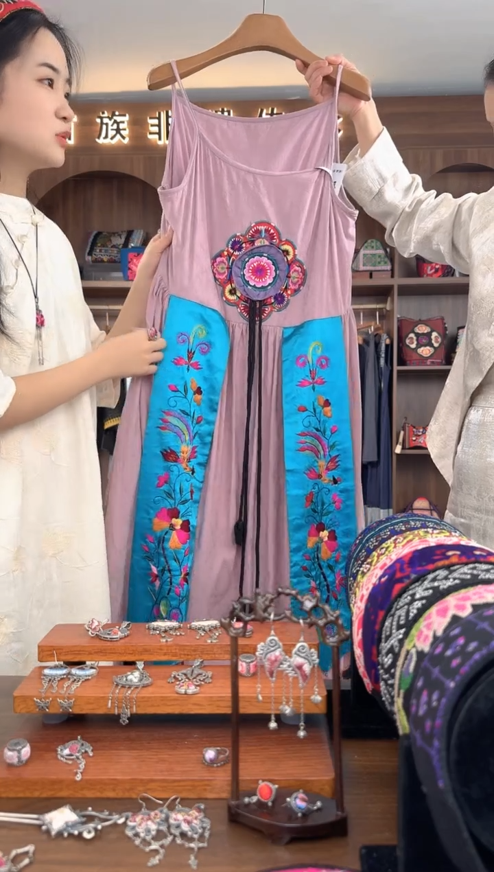 【闪购商品】织绣扶光苗绣传承L11