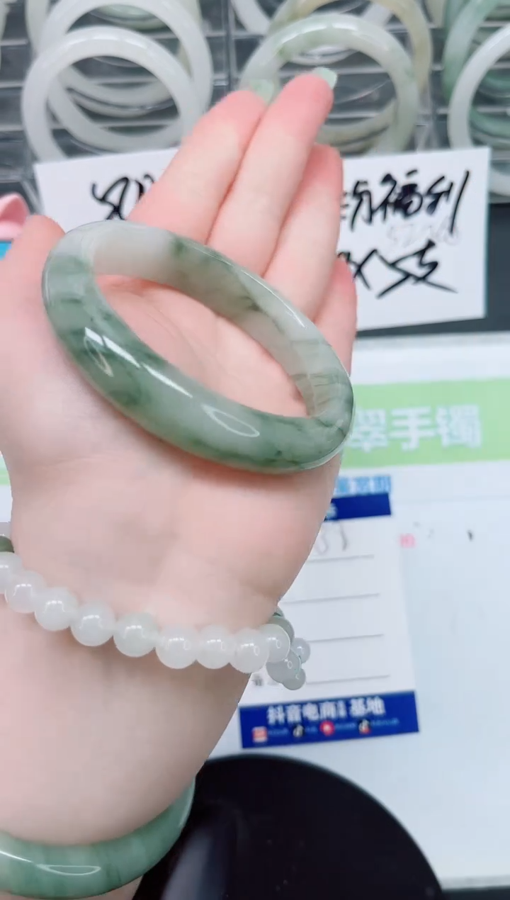 【闪购商品】石英质玉手镯未镶嵌a38