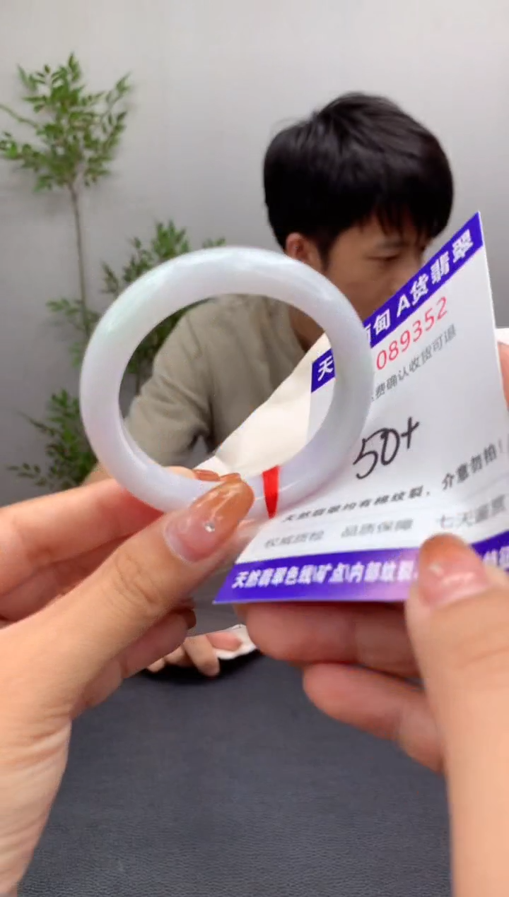 未镶嵌手镯翡翠有纹，完美者勿拍