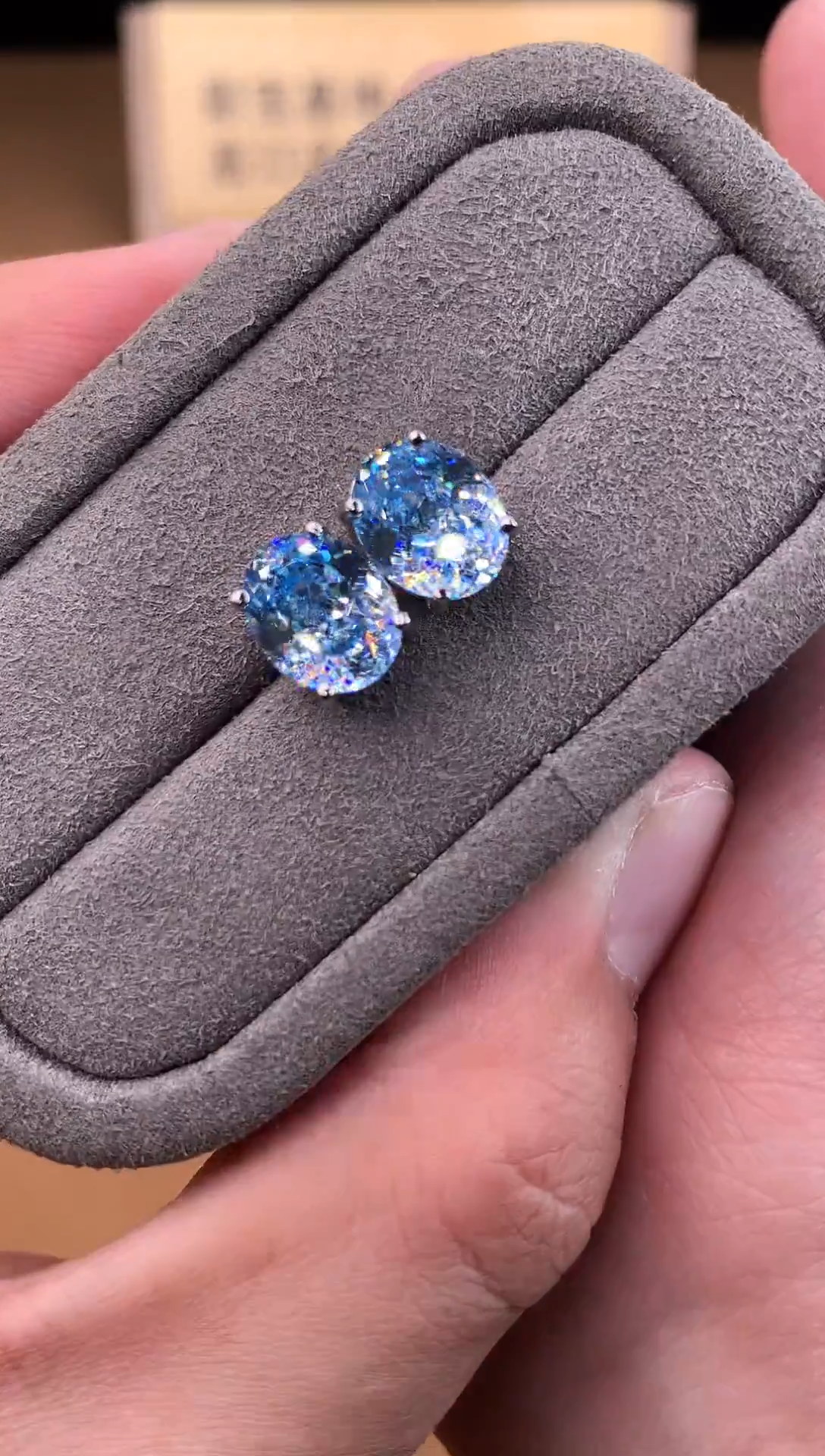 银S925镶嵌耳钉海蓝宝石2222