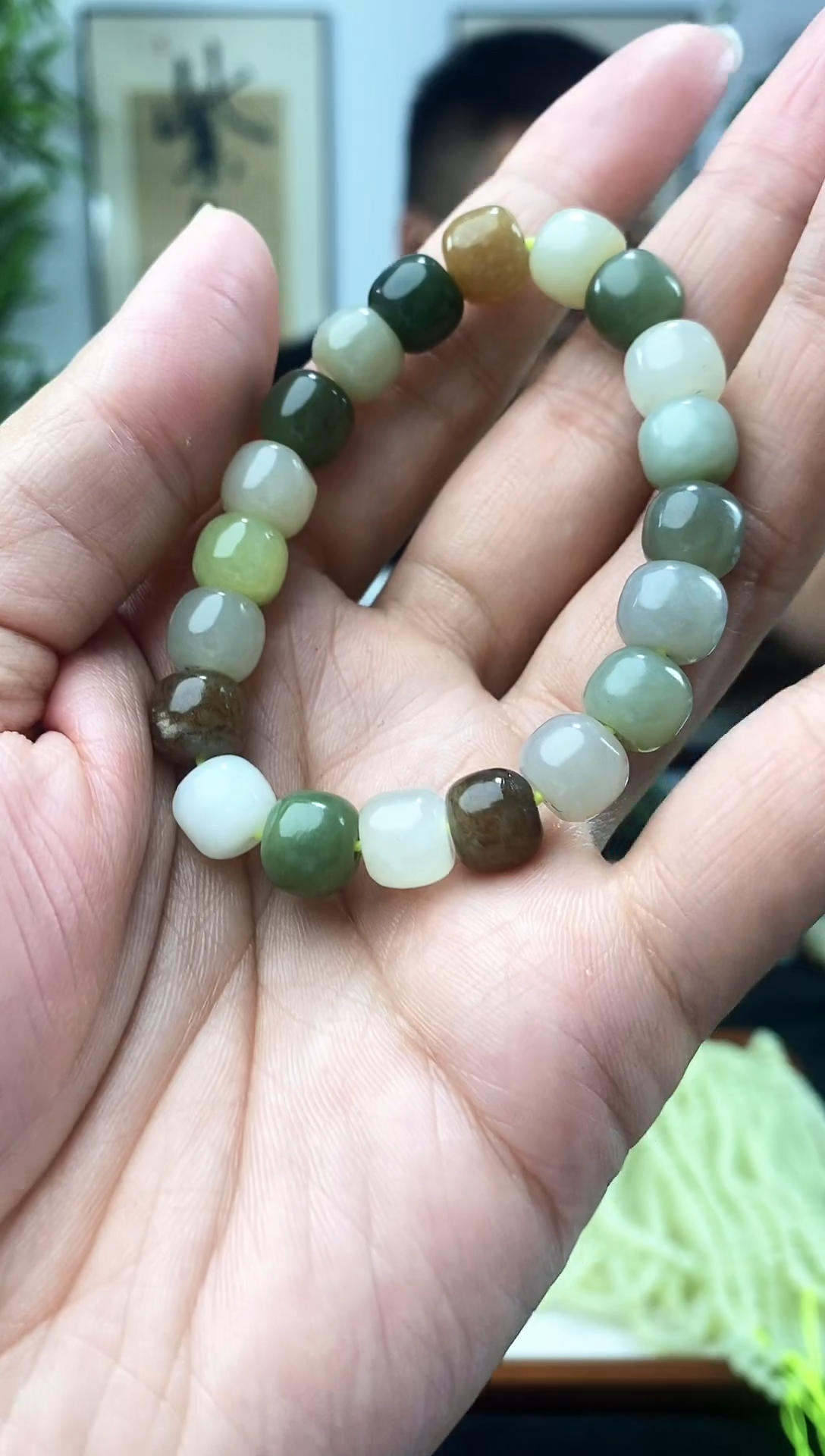 和田玉未镶嵌颈饰卡10多宝