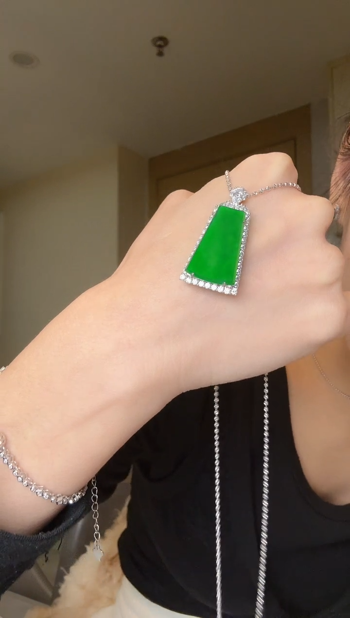 【闪购商品】翡翠吊坠(不含链)银S925镶嵌天然翡翠吊坠