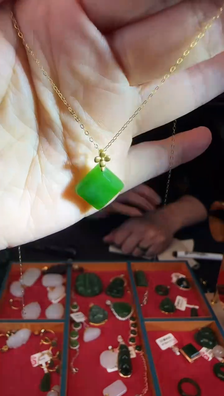 颈饰18K金镶嵌和田玉小方糖