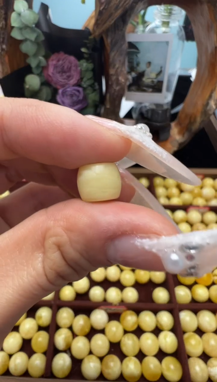 【闪购商品】蜜蜡裸石未镶嵌俄料微瑕9.9*8.4mm0.586克