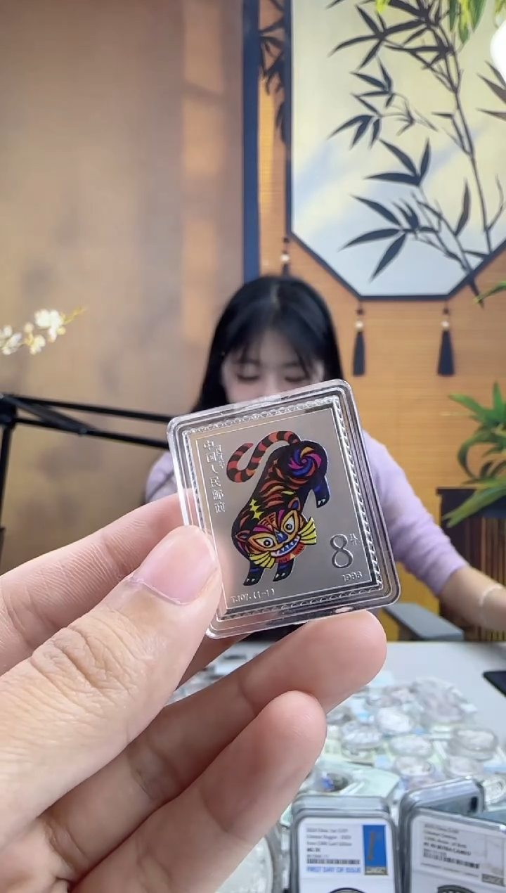 银Ag999中国邮政第一枚虎生肖邮票发行30周年10克纪念章