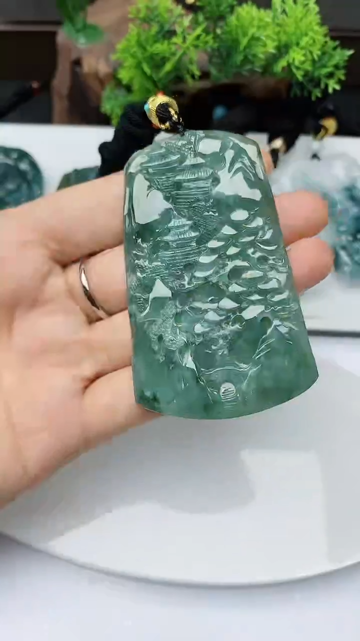 【闪购商品】翡翠颈饰未镶嵌         