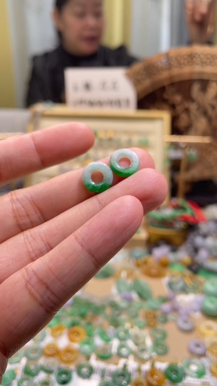 颈饰未镶嵌翡翠甜甜圈一对