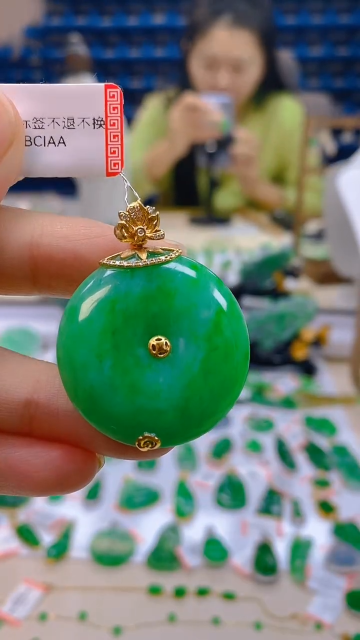 颈饰18K金镶嵌翡翠新号开播 全场乱卖