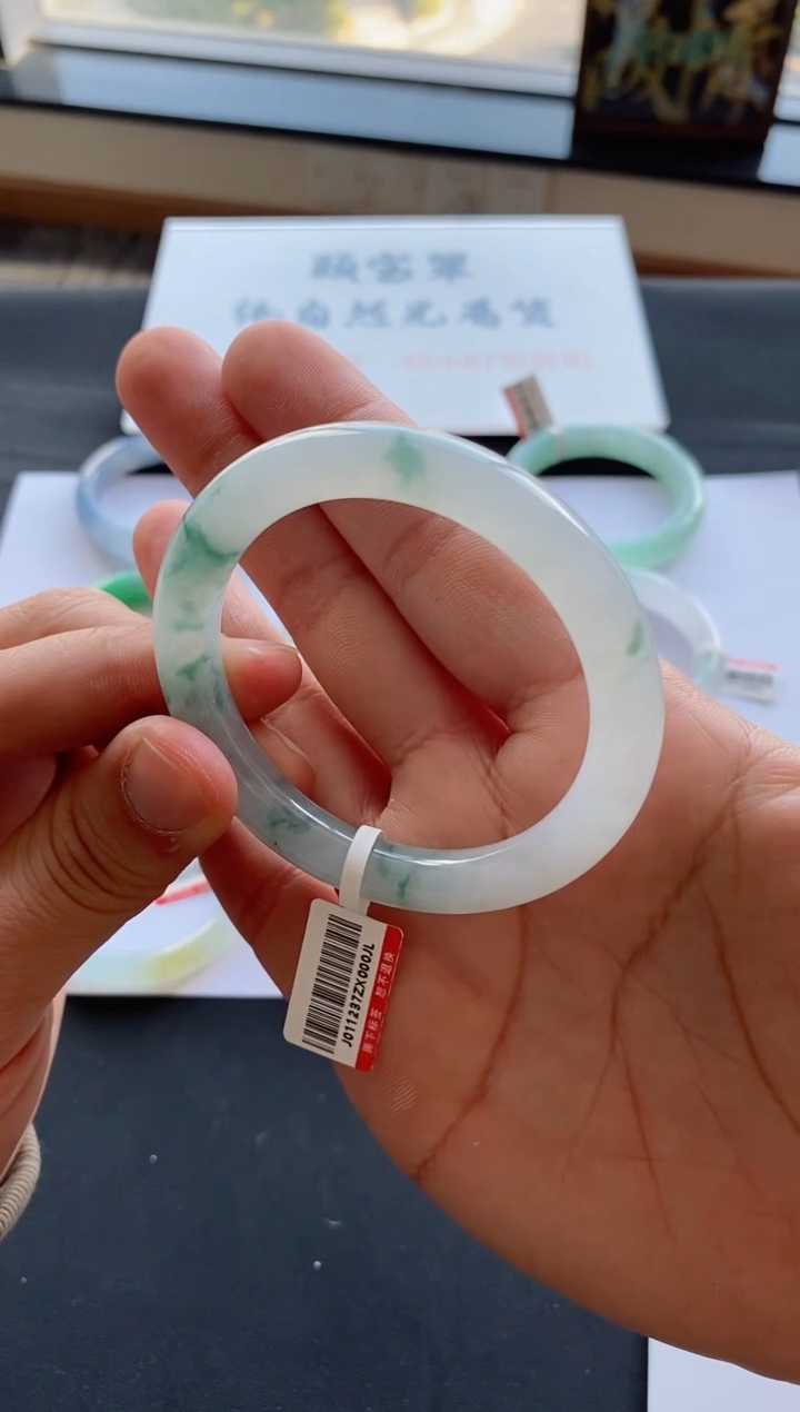 【闪购商品】翡翠手镯未镶嵌61号53.1*8.9*9.1圆条