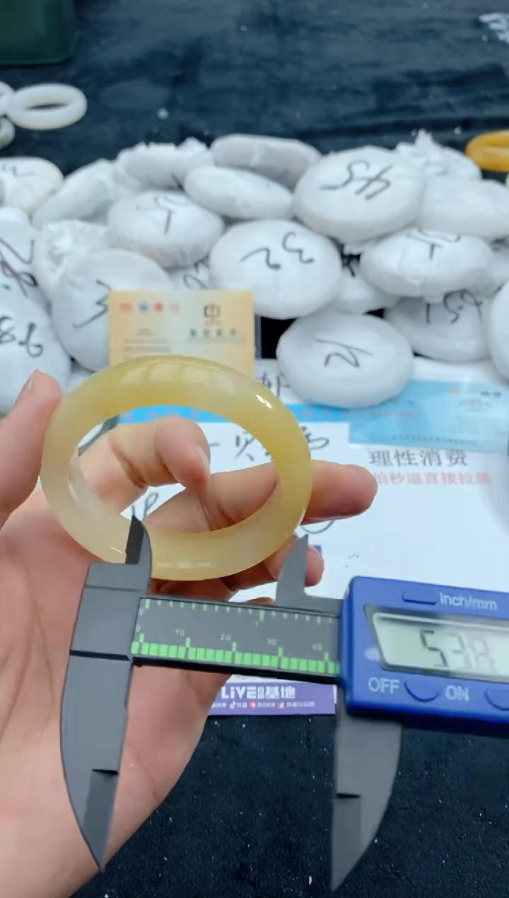 【闪购商品】石英质玉手镯未镶嵌17