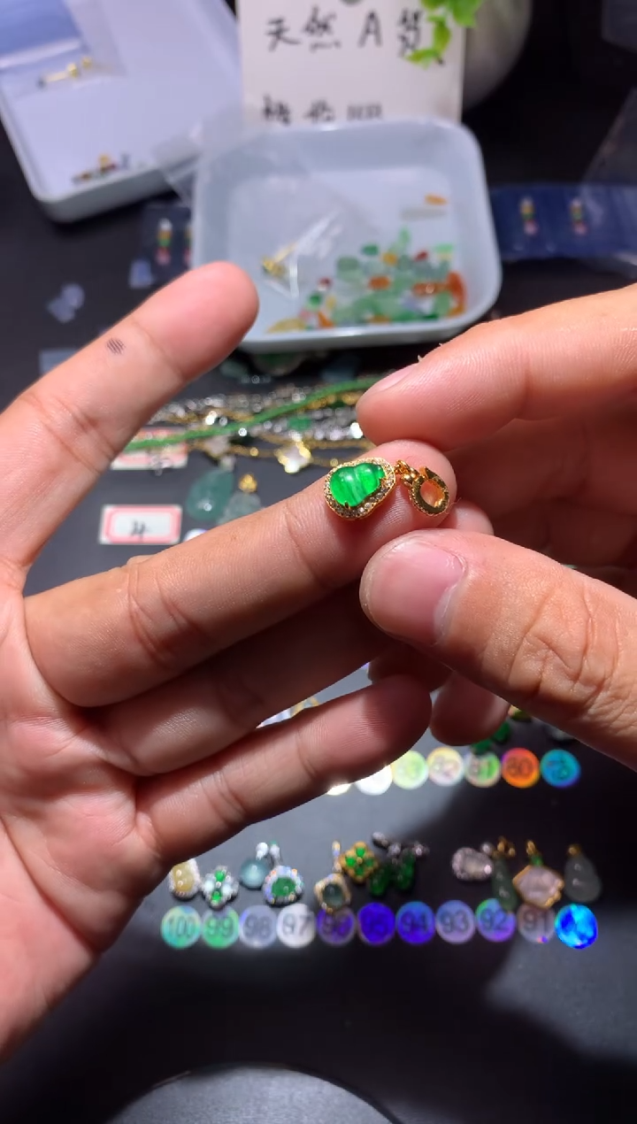 吊坠(不含链)未镶嵌翡翠1