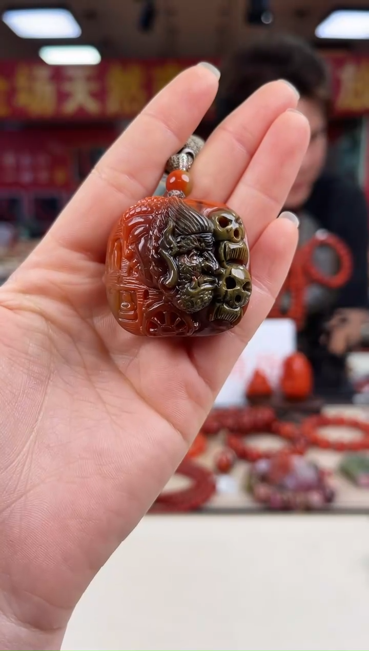未镶嵌雕刻吊坠南红玛瑙（多样式发其一）