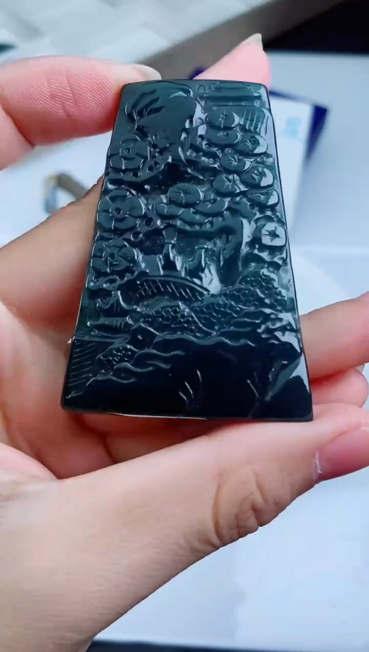 翡翠未镶嵌颈饰1·