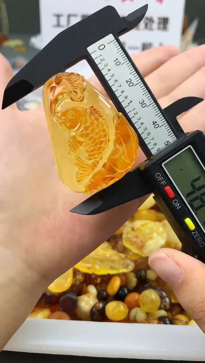 未镶嵌琥珀珠宝奇石44