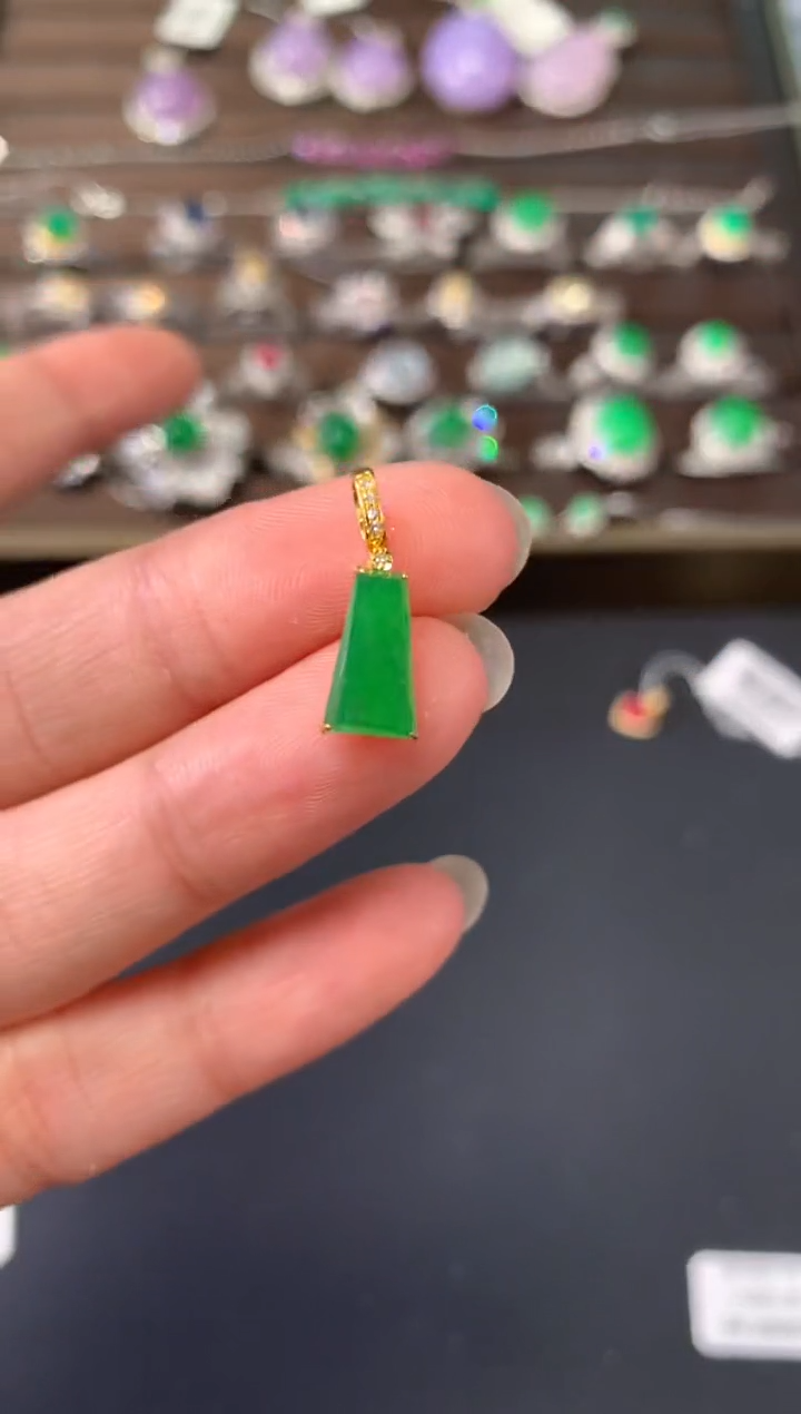 【闪购商品】翡翠吊坠(不含链)18K金镶嵌A669|1500