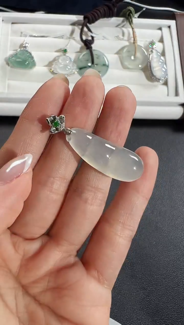 颈饰18K金镶嵌翡翠KJX1230-016