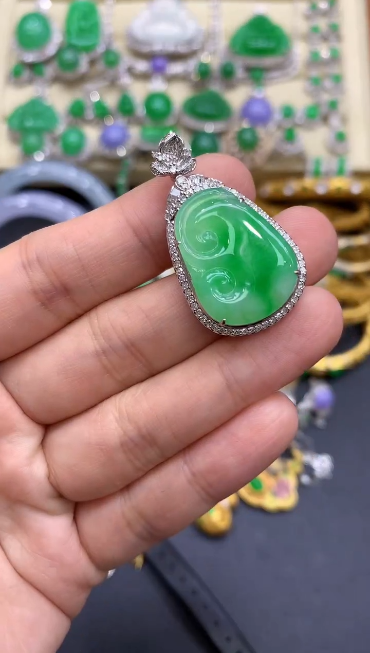 颈饰18K金镶嵌翡翠332-中国好珍宝